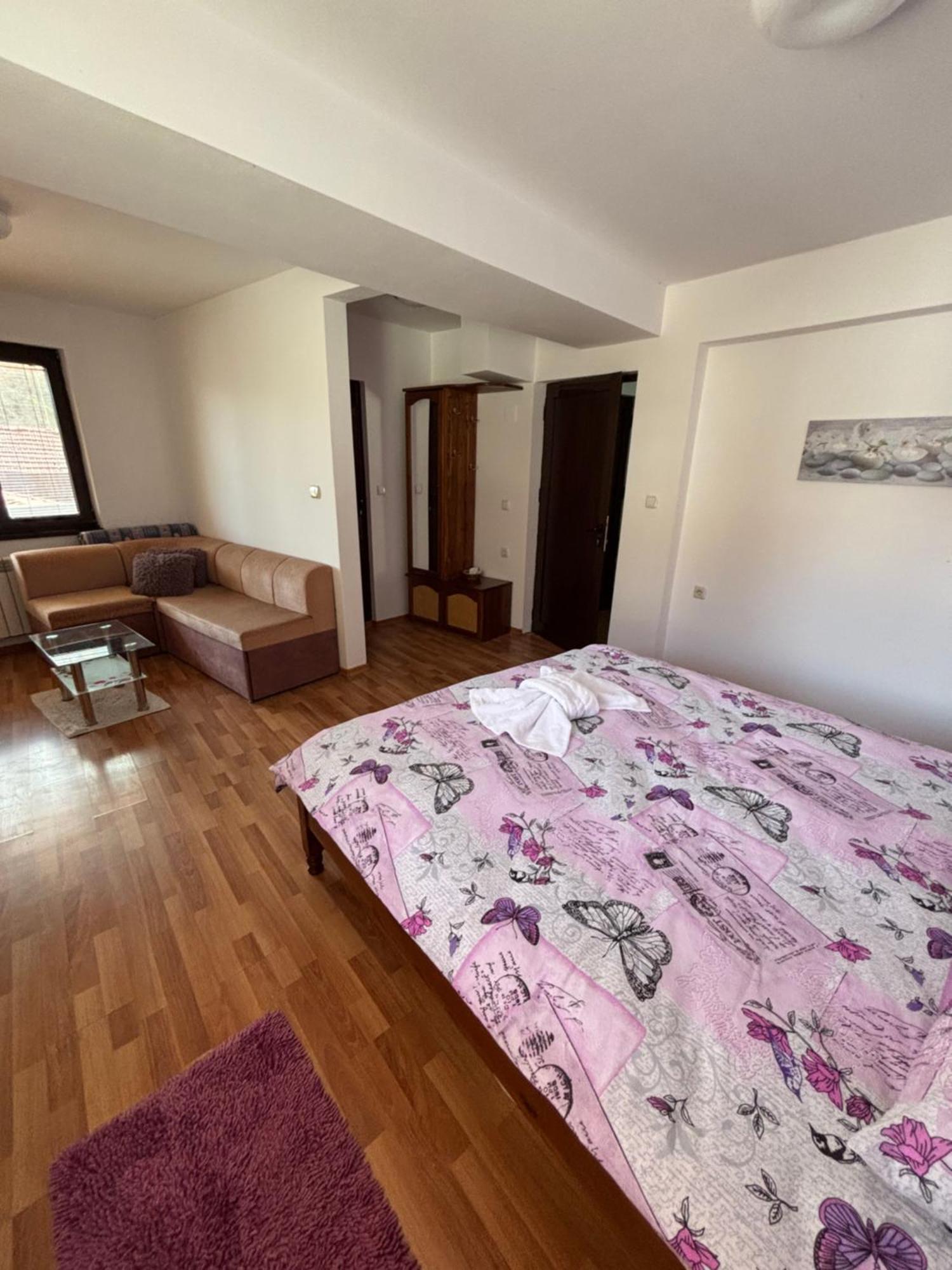Yovkovata Kyshta Hotel Chiflik Luaran gambar